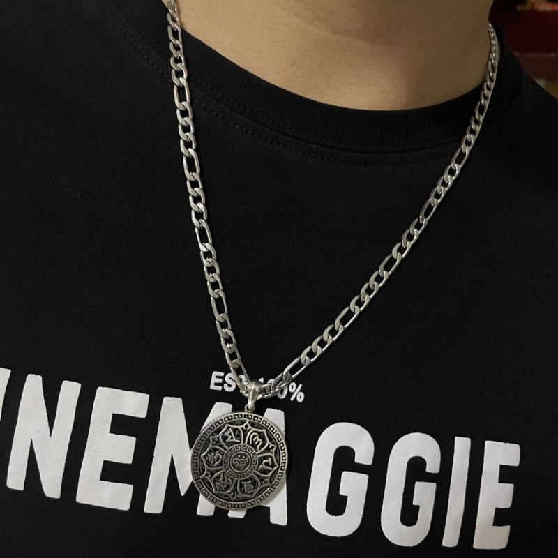 Ch**me He**ts necklaces